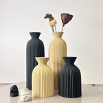Gegolfde Decoratieve Vaas