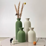 Gegolfde Decoratieve Vaas